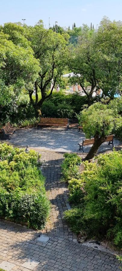 Ferienwohnung Dolce Blu Sirmione Rivoltella del Garda Exterior foto